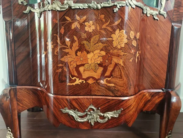 Politoeren van meubels met marqueterie inlegwerk en palissander